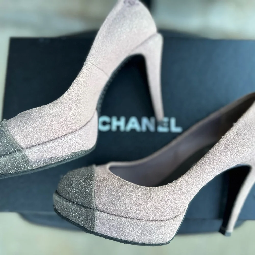Vintage CHANEL Glitter Cap-Toe Suede Heels – Rare Size 35.5C - Picture 7 of 16